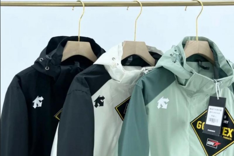 A comprehensive analysis and buying guide on the three most recommended outdoor jacket brands. It also includes a practical guide to help you avoid pitfalls. - Isportmall