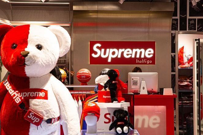 Supreme, known for its counterfeit goods, is coming to China. - Isportmall
