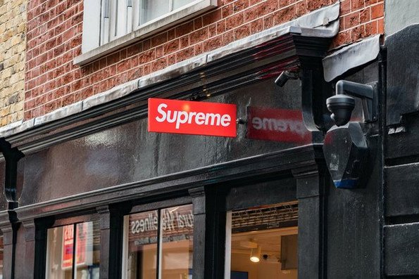 Supreme is "no longer waiting" in China. - Isportmall