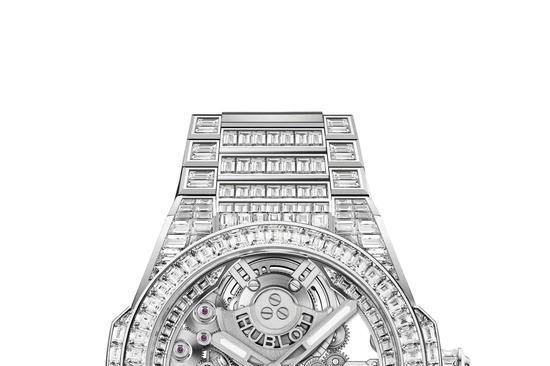 HUBLOT is presenting a variety of new watches showcasing a new style.