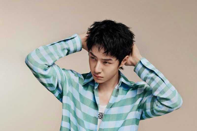 Mr. Wang Yibo is the new global brand ambassador for Loeb. - Isportmall