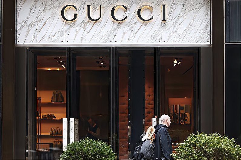 Gucci's first-quarter sales "plummeted" by nearly 20 percent, accelerating the polarization of the luxury goods market. - Isportmall