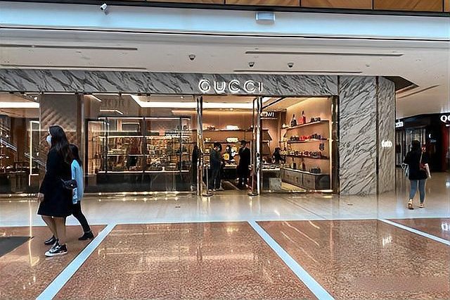 Gucci's first-quarter earnings could plummet due to illogical and unreliable design trends and low value for investment. - Isportmall