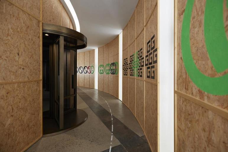 Gucci is proud to host the exhibition of the Gucci Cosmos "Gucci World" collection - Isportmall