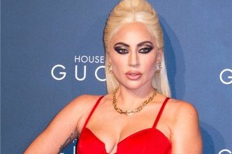 Lady Gaga wore a gorgeous and sexy holter-neck dress at the Milan premiere of the "Gucci Family." - Isportmall