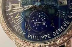The starting price of two of the finest Patek Philippe watches put up for auction by a court in Shenzhen has been drastically reduced. - Isportmall