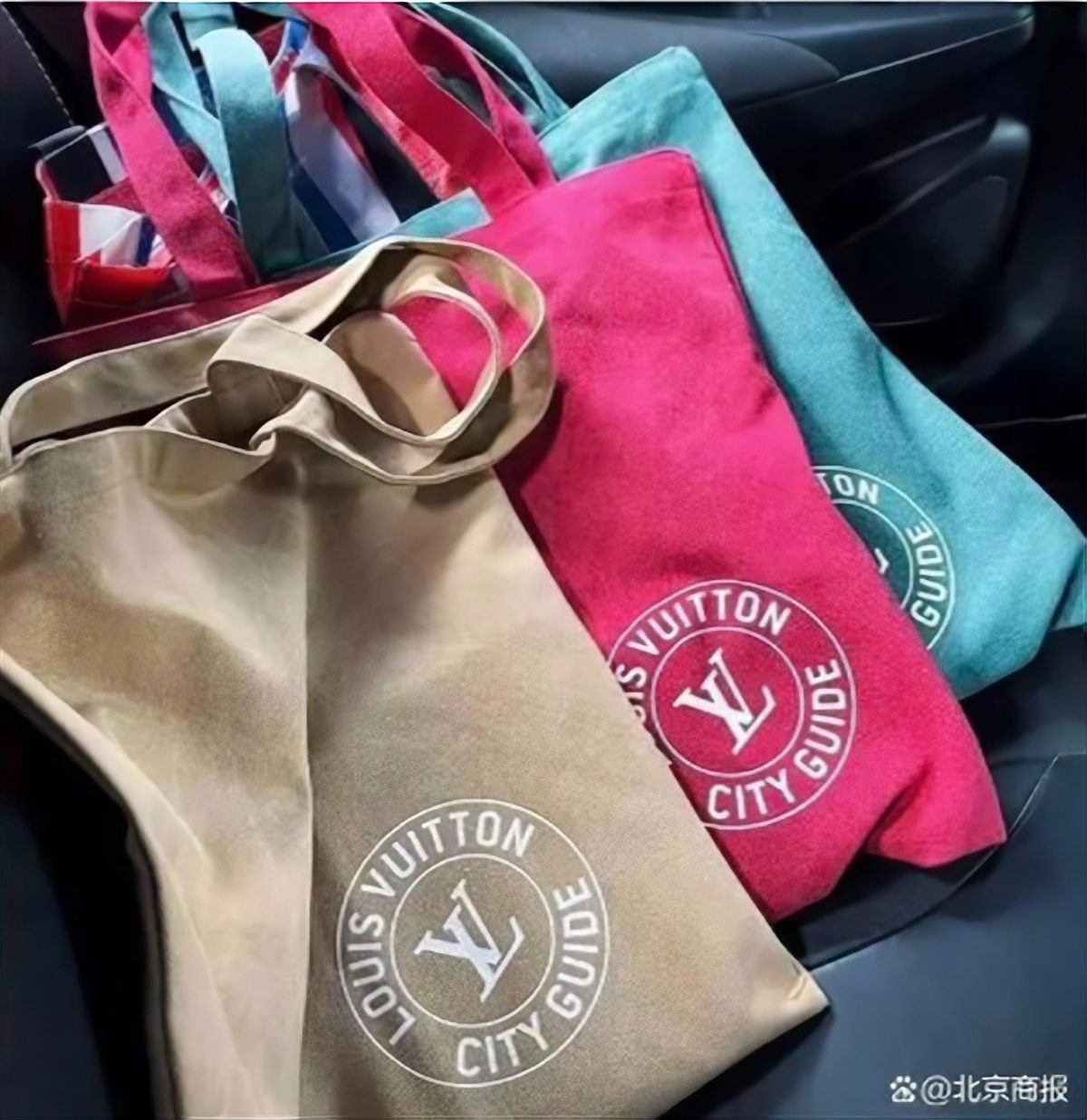 並んで580元で本を2冊買って、LVの帆の袋だけのために、「愚かで貧乏で見栄っ張り」はおろか - 加奈ショップ