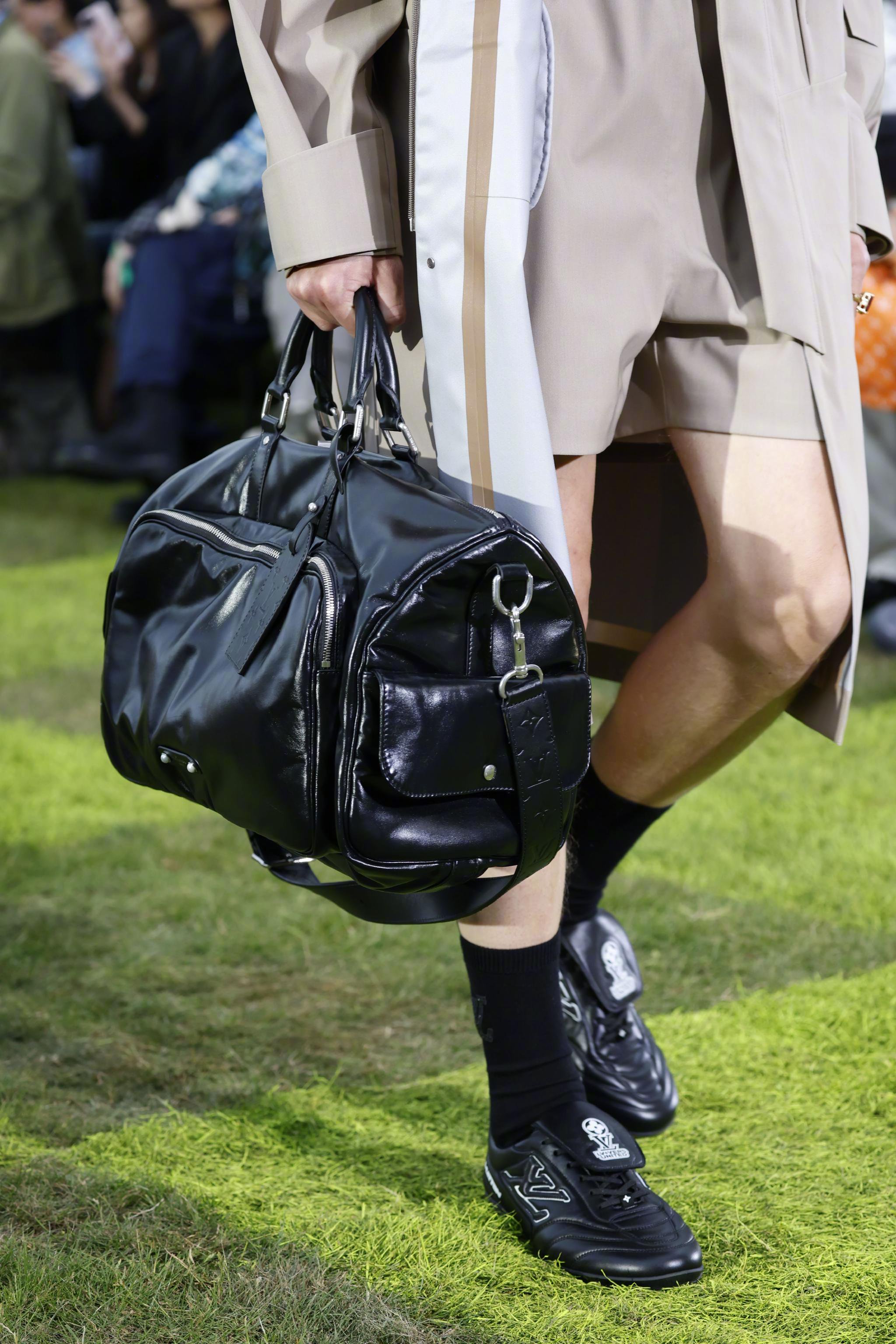 ルイ・ヴィトンがLV Footprintのサッカーシューズを発売 - 加奈ショップ