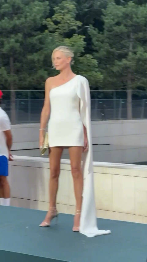 ルイ・ヴィトンLouis Vuitton財団が開催したオリンピック・プレヒート・パーティーに出席したチャーリーズ - 加奈ショップ