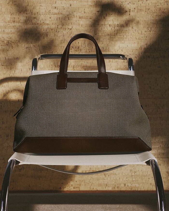 dunhill定番の超大型ハンドバッグに新たな姿、ルイ・ヴィトンの早春女装がスペインに“出現”｜日本の美しいもの - 加奈ショップ