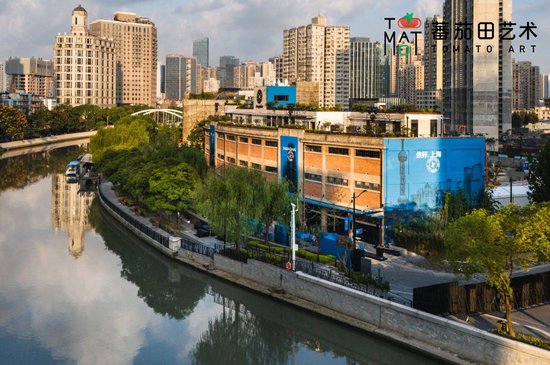 トマト畑アートxルイヴィトン、上海建築がアートに出会うとき