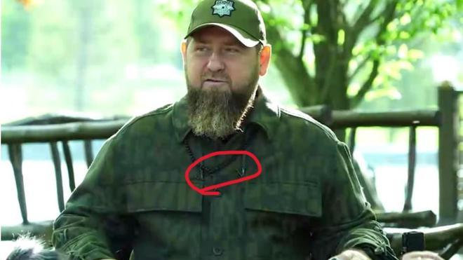 「豪哥」カデロフ、ルイ・ヴィトン「作業服」を着て仕事を視察 - 加奈ショップ