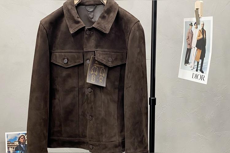 Louis vuittonルイ・ヴィトン：スタイリッシュなジャコウ革のコートで、大人っぽく落ち着いた雰囲気 - 加奈ショップ