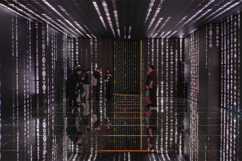 同盟はモンクレールの「天才の城」を愛顧することができ、世界の大ショーが浦江のほとりに登場し、8000人以上の国内外… - 加奈ショップ