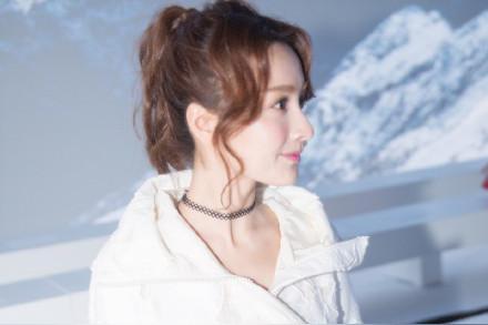 呉XinはMoncler盟の愛顧を受けてファッションショーに参加することができ、純白で仙気を示している - 加奈ショップ