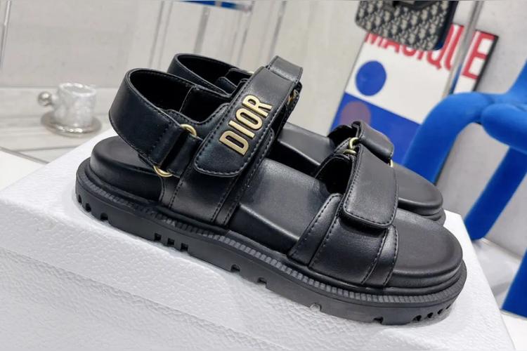 プラダ コピーを買う際のリスクは？