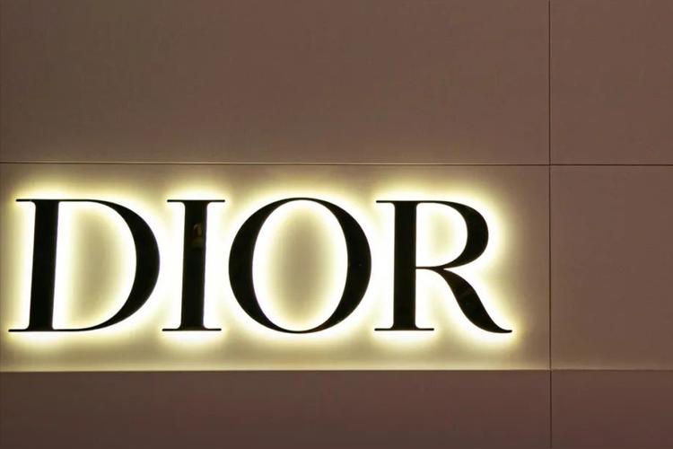 盗作スキャンダルに陥ったディオール、3年で2倍の1億2000万円の業績 - 加奈ショップ