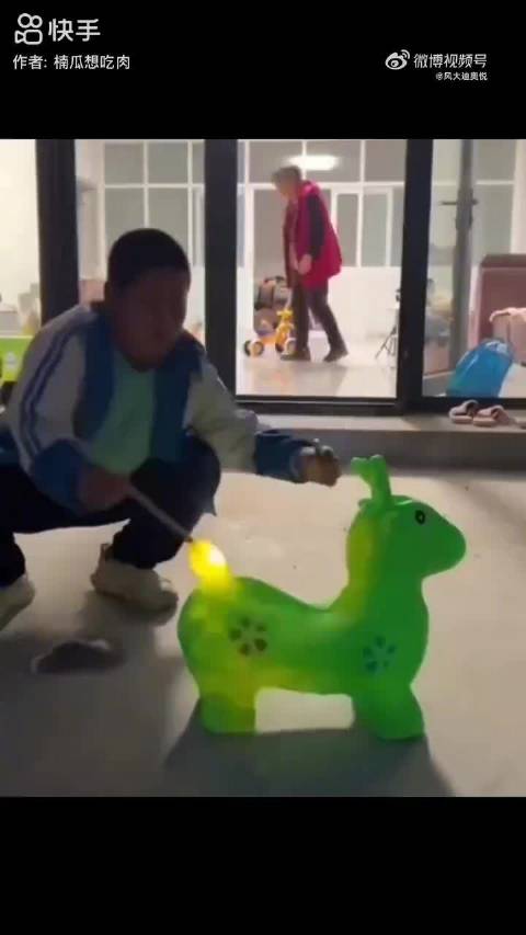 動画風のディオール悦のマイクロブログ動画を共有する