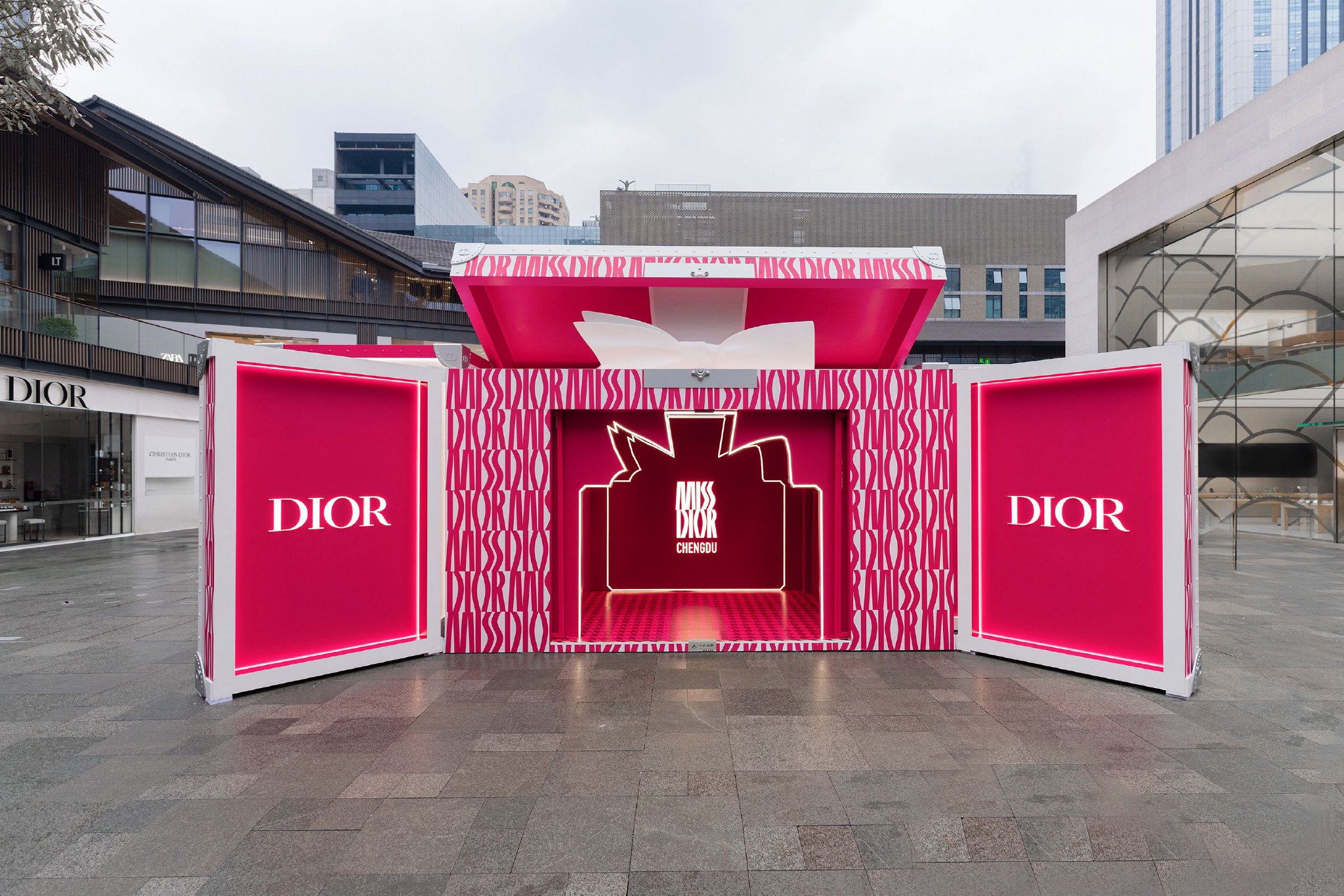 2025年2月7日、ディオールさんの愛の工房の期間限定店が天府の城で盛大に幕を開けた… - 加奈ショップ